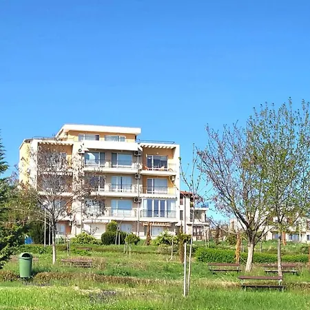 Комплекс Конти Apartment Ravda